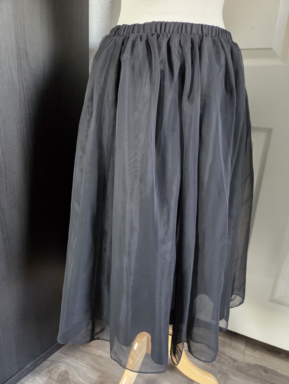 Black flowy chiffon skirt sheer overlay vintage Stretchy Waist Bedford Fair - Picture 1 of 3